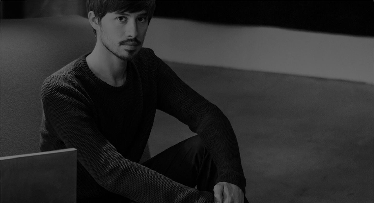 Federico Peri sitting on a bench with a blurred background